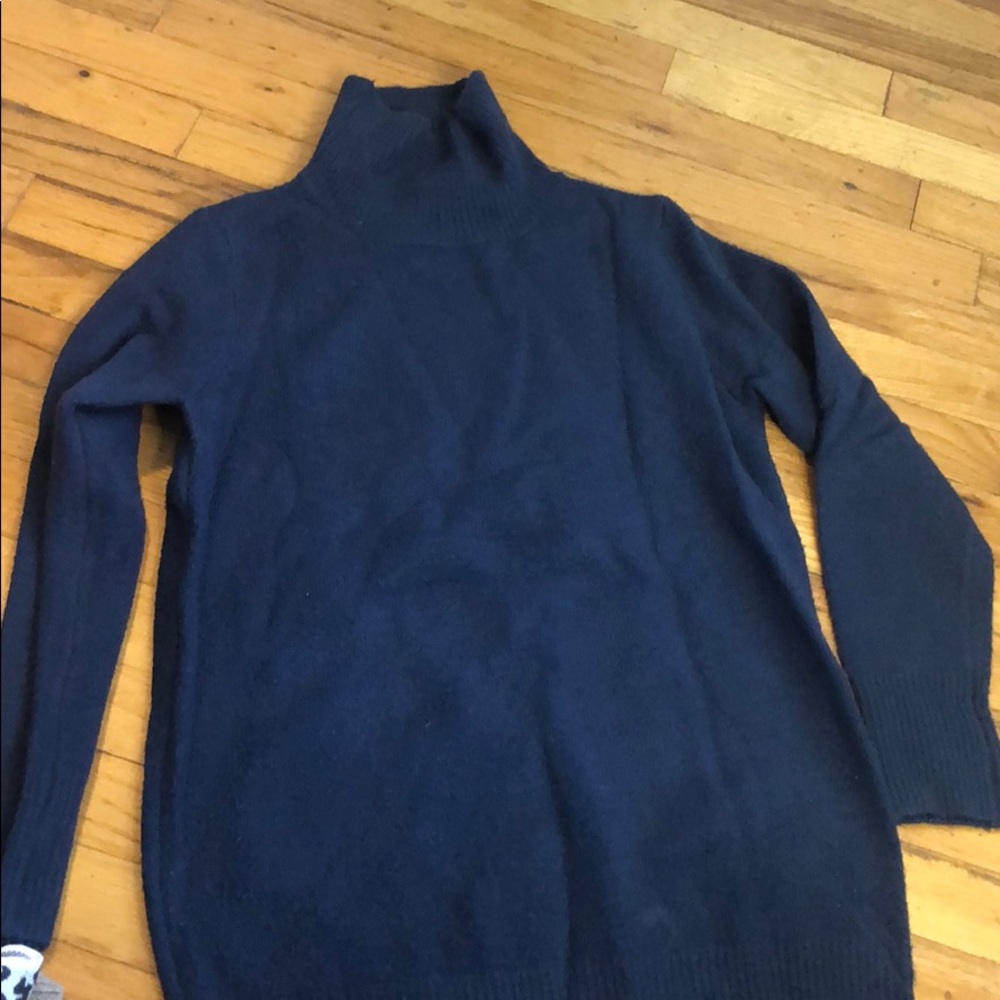 Renee navy sweater